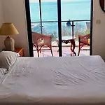 Lido Ocean Front Penthouse アパート