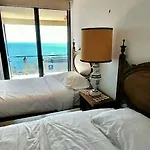 Lido Ocean Front Penthouse アパート フンシャル
