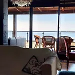 Lido Ocean Front Penthouse アパート *